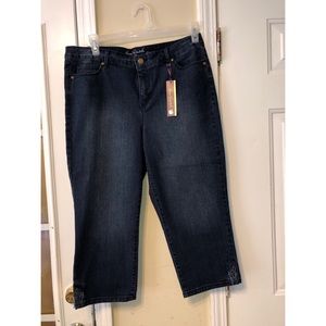 New Mid Rise Capri Size 12